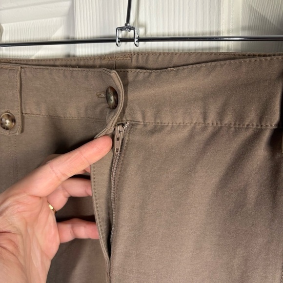 L.L. Bean Trail Hiking Pants Women's 8P Petite Nylon Tan Straight Leg Pockets - Picture 5 of 11